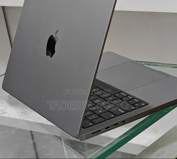 New Laptop Apple MacBook Pro 2023 M3 14-inch 8GB Apple M3 Pro SSD 512GB