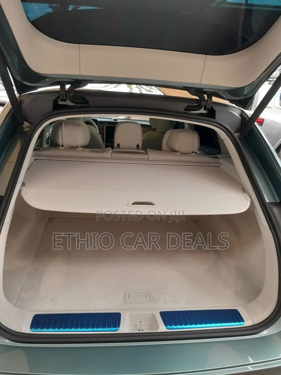 Mercedes-Benz EQE 2024 Gold