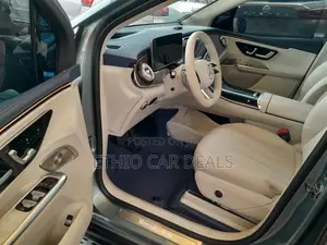 Mercedes-Benz EQE 2024 Gold