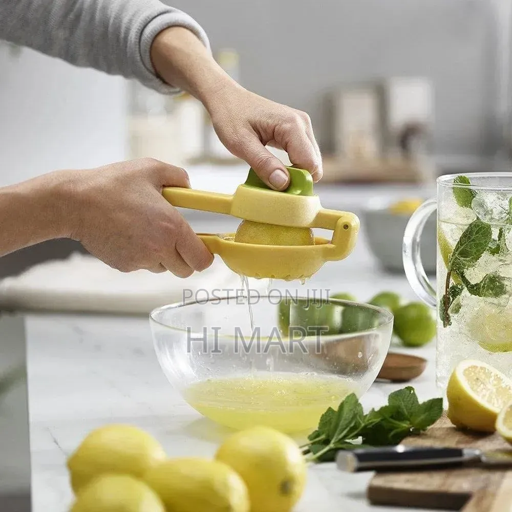 Manual Squeeze and Twist Hand Juicer
