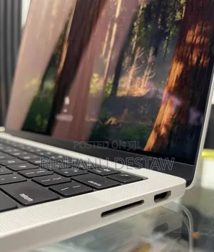 New Laptop Apple MacBook Pro 8GB Apple M3 SSD 512GB