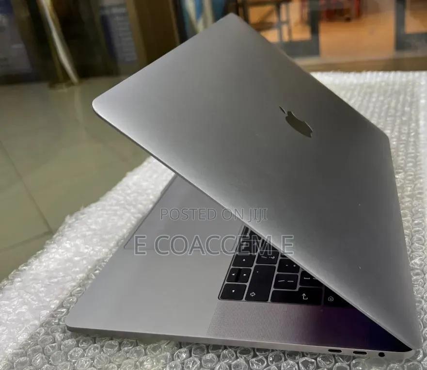 New Laptop Apple MacBook 16GB Intel Core i7 SSD 512GB