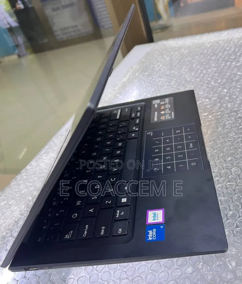 New Laptop Asus 16GB Intel Core 5 SSD 512GB