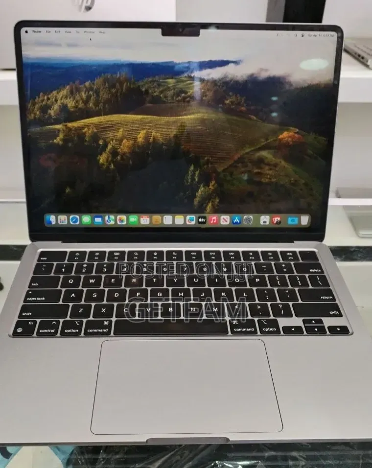 New Laptop Apple MacBook Air 2022 M2 8GB Intel Xeon SSD 512GB