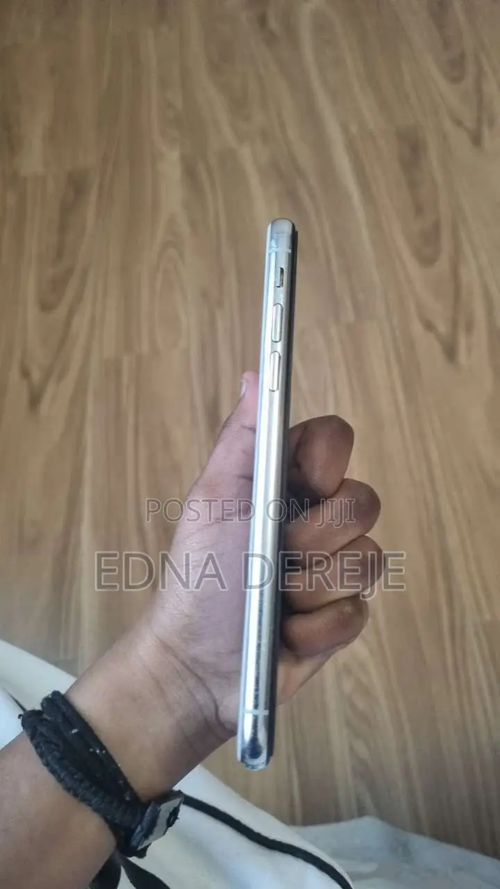 Apple iPhone X 64 GB White