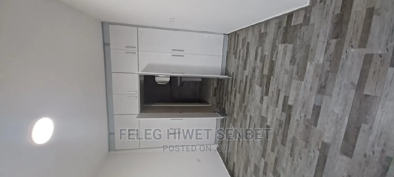 6bdrm House in አአ, Bole for sale