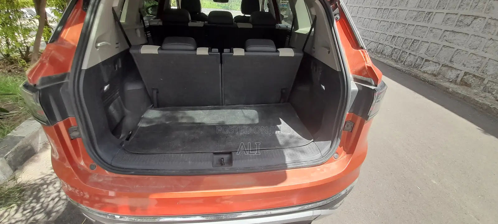 Volkswagen ID.6 2022 Orange