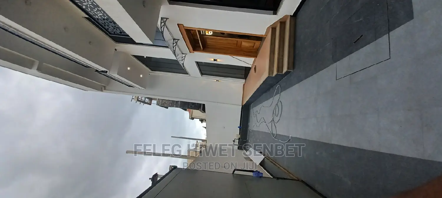 6bdrm House in አአ, Bole for sale