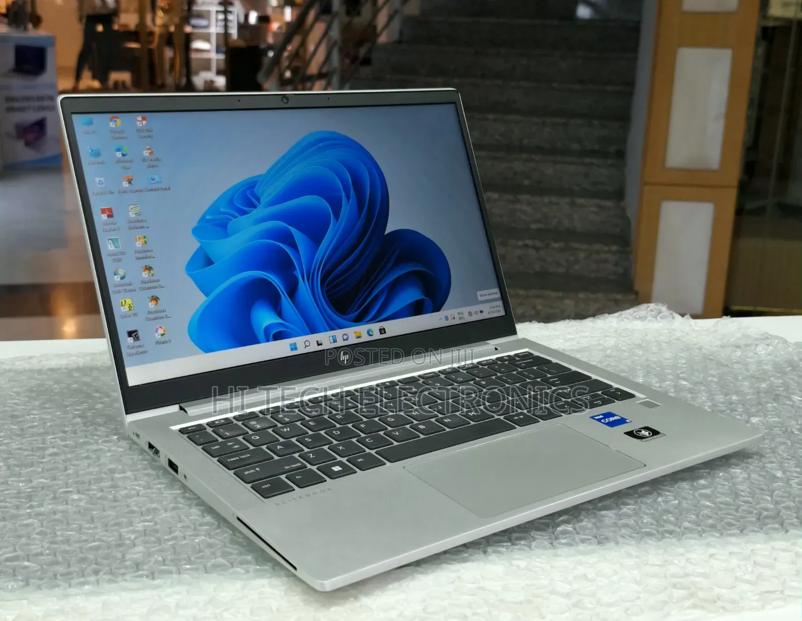 New Laptop HP EliteBook 830 G9 16GB Intel Core i5 SSD 512GB