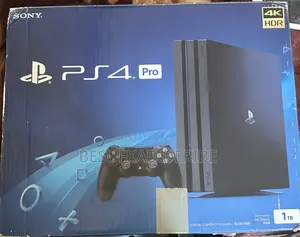 Playstation 4 Pro With 1 Joystick and 3 Cd Games