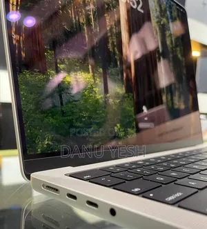 New Laptop Apple MacBook Pro 8GB Apple M3 SSD 512GB