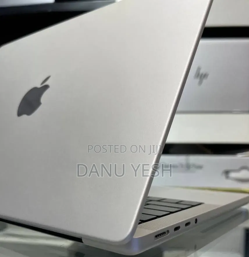 New Laptop Apple MacBook Pro 8GB Apple M3 SSD 512GB