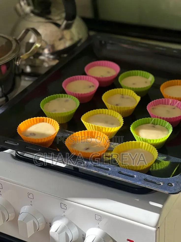 12‐Hole Silicone Muffin Pan – Non‐Stick – Free Delivery