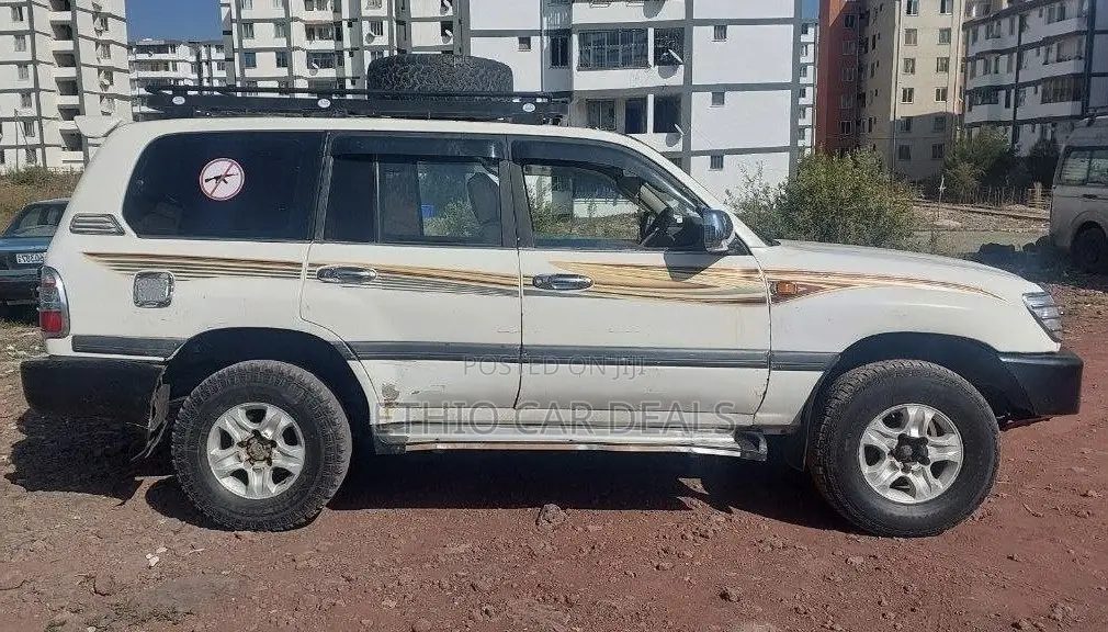 Toyota Land Cruiser 2003 White