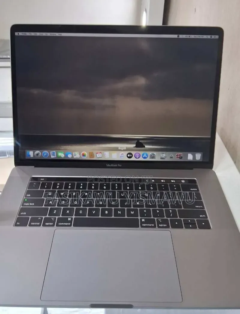 New Laptop Apple MacBook Pro 2019 32GB Intel Core i9 SSD 512GB