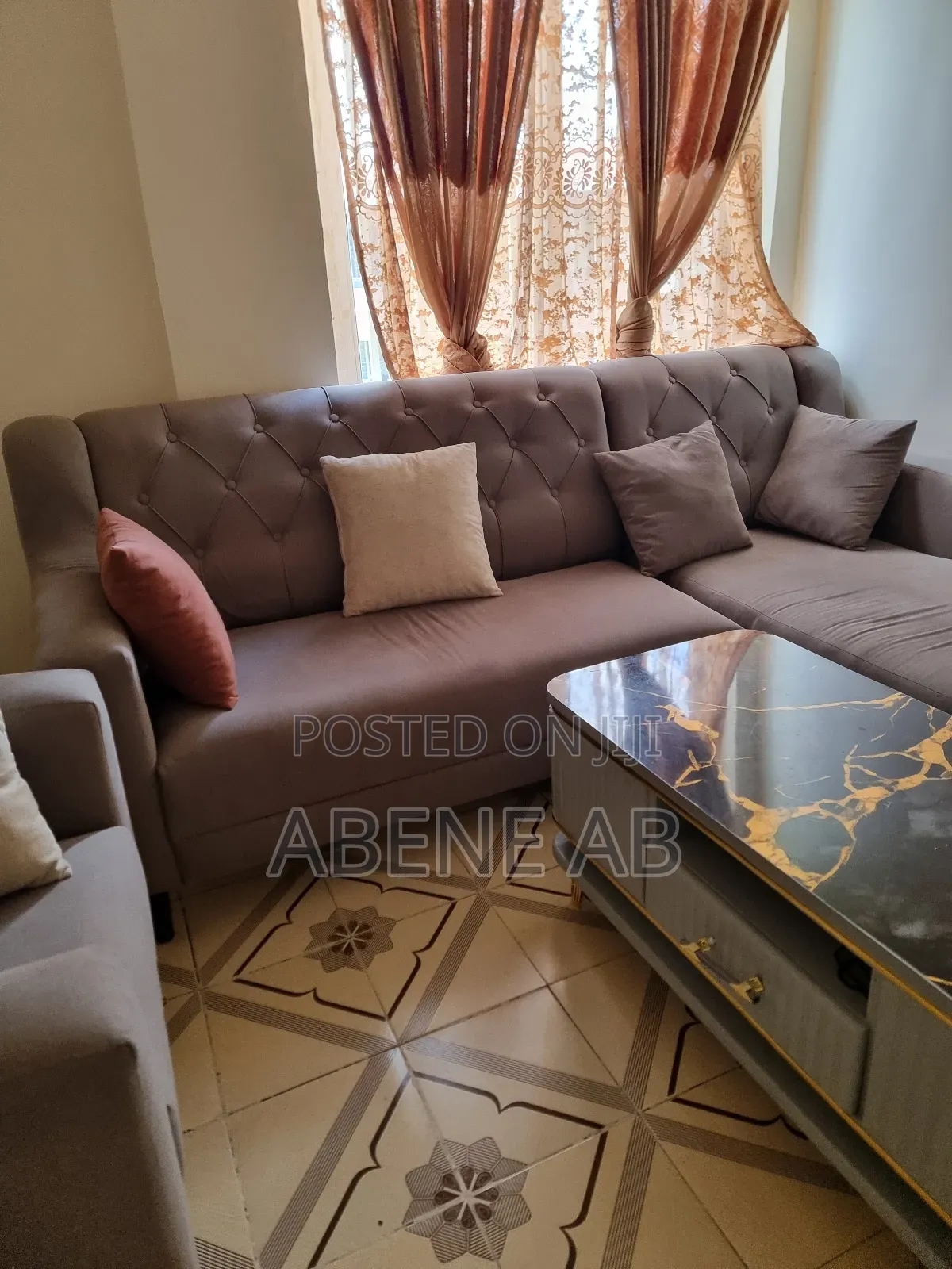 Sofa + Table
