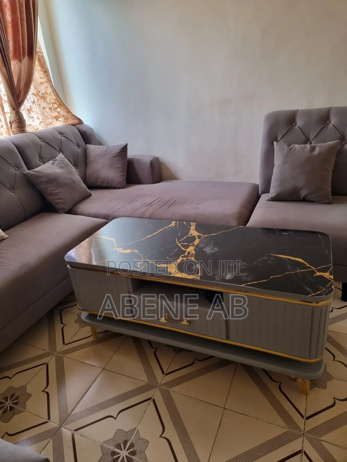 Sofa + Table