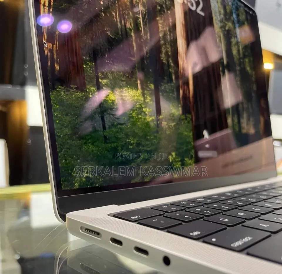 New Laptop Apple MacBook Pro 8GB Apple M3 SSD 512GB