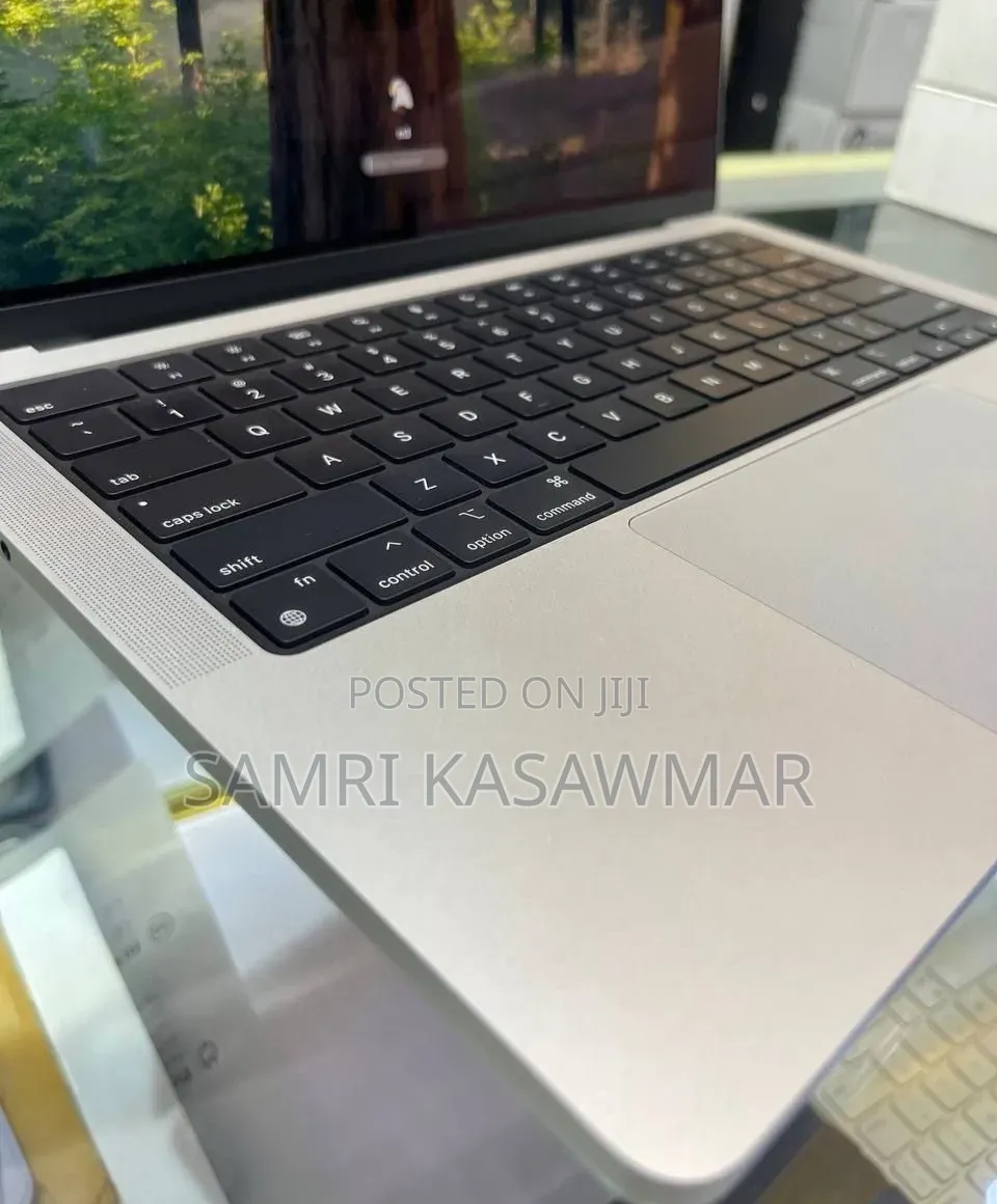 New Apple MacBook Pro 2024 M3 14-inch 8GB Intel Core i7 SSD 512GB