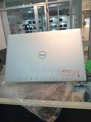 New Laptop Dell XPS 17 9720 16GB Intel Core i7 SSD 1T