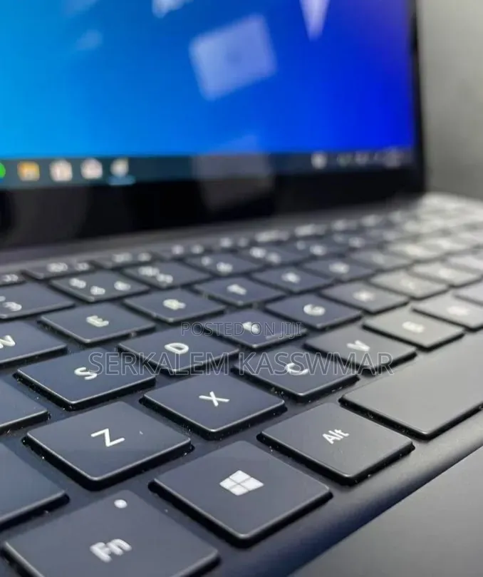 New Laptop Microsoft Surface 16GB Intel Core i7 SSD 512GB