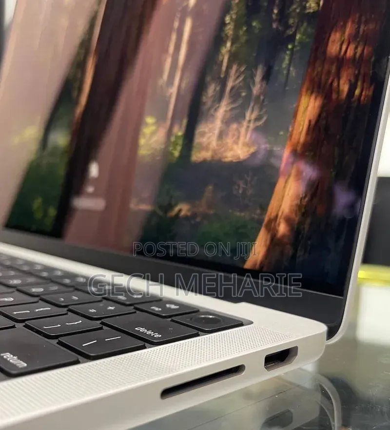 New Laptop Apple MacBook Pro 2023 M3 14-inch 8GB Apple M3 Pro SSD 512GB
