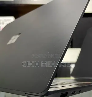 New Laptop Microsoft Surface 16GB Intel Core i7 SSD 512GB