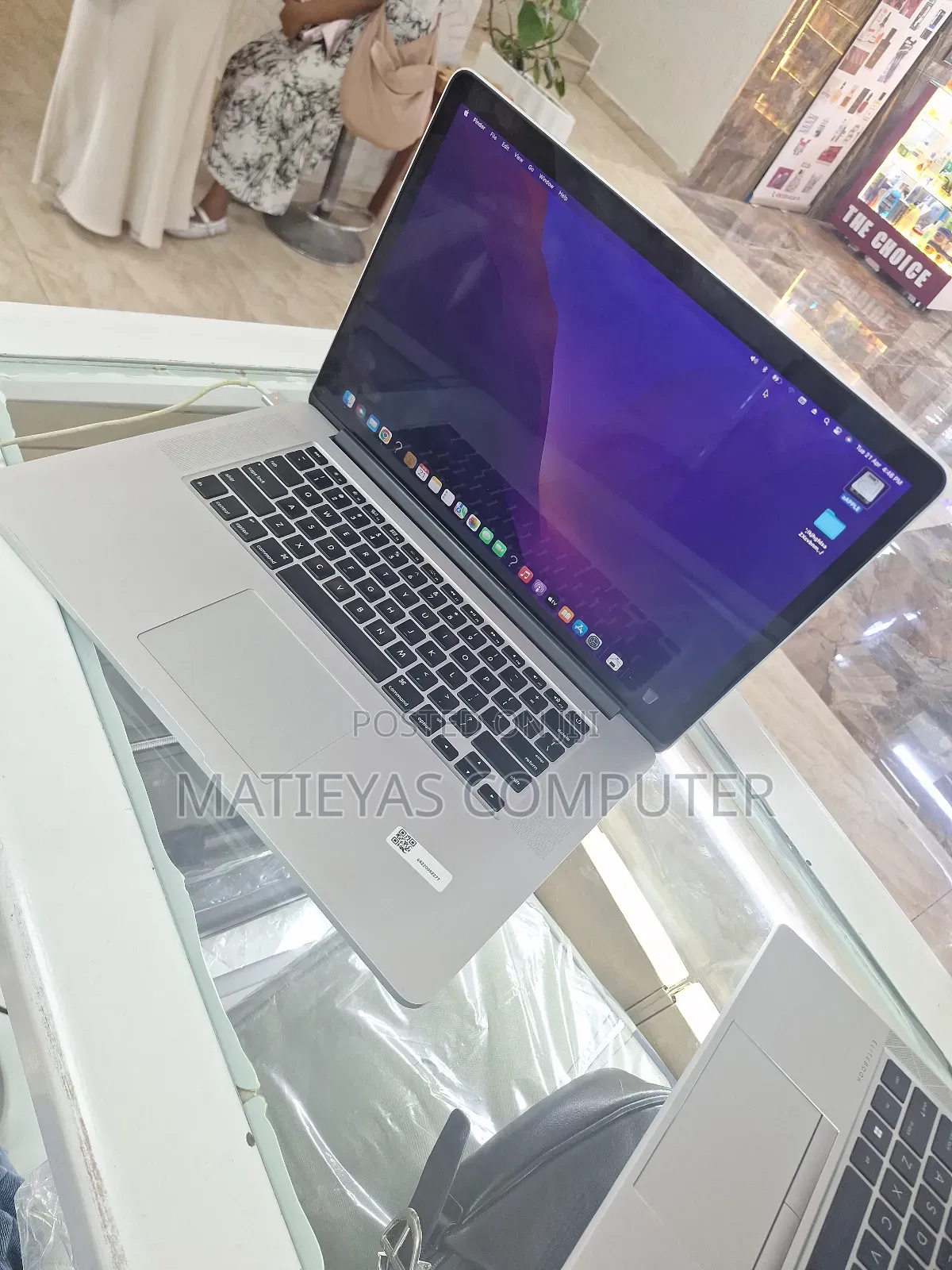 New Laptop Apple MacBook Pro 2015 16GB Intel Core i7 SSD 256GB