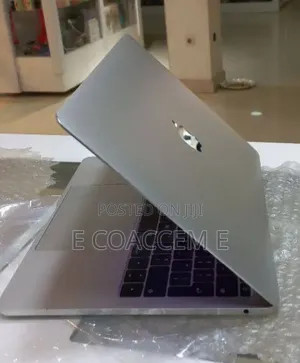 New Laptop Apple MacBook 8GB Intel Core i5 SSD 256GB