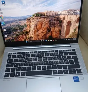 New Laptop HP EliteBook 830 G8 16GB Intel Core i5 SSD 512GB