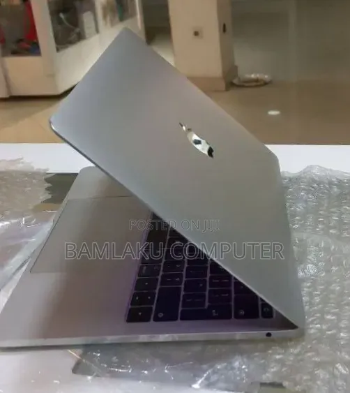 New Laptop Apple MacBook Pro 2017 8GB Intel Core i5 SSD 256GB