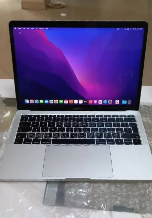 New Laptop Apple MacBook Pro 2017 8GB Intel Core i5 SSD 256GB