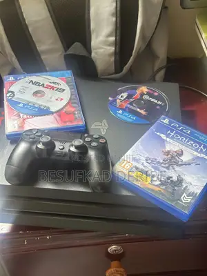 Playstation 4 Pro With 1 Joystick and 3 Cd Games