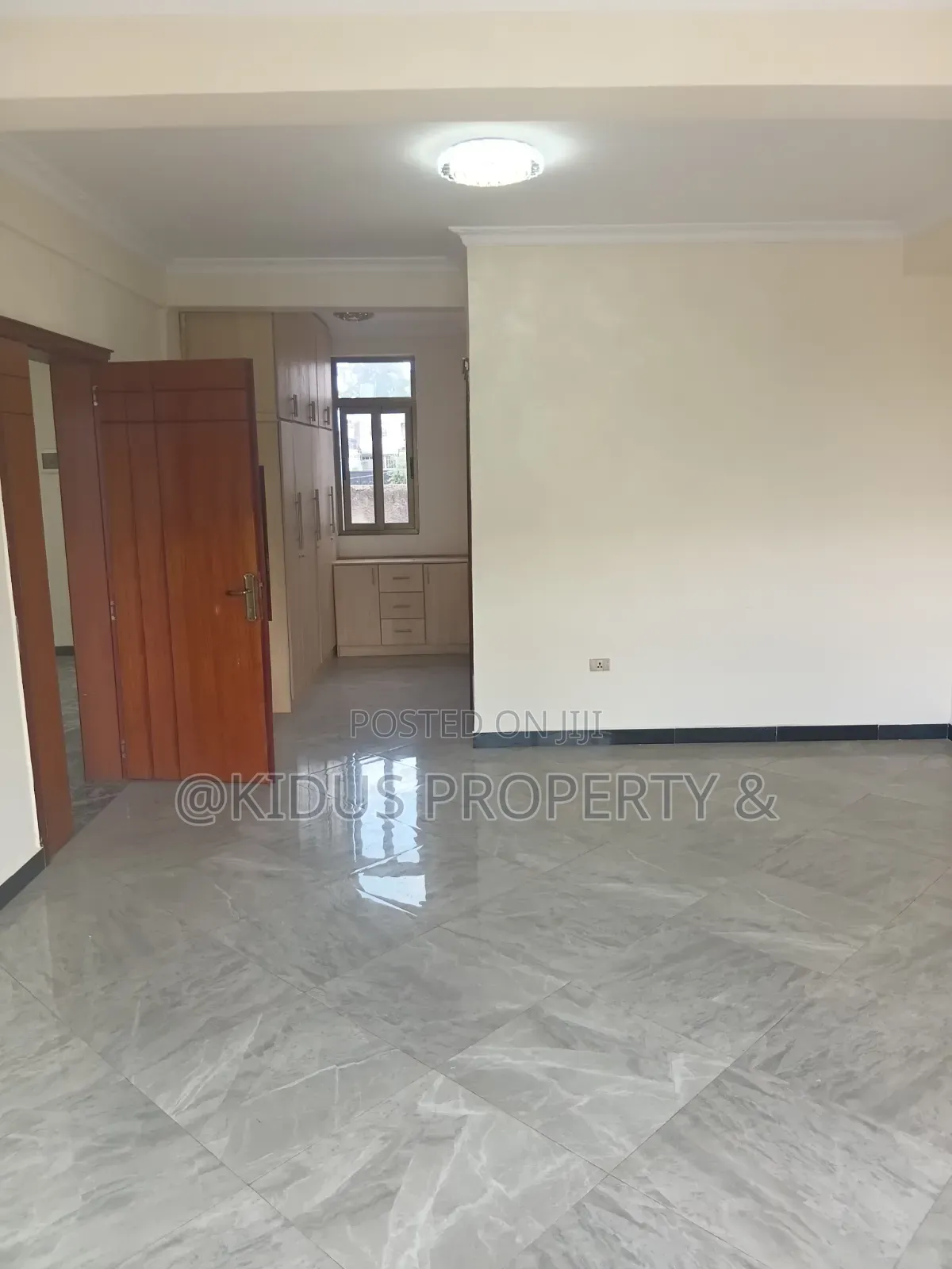 6bdrm Townhouse / Terrace in Carle Square, Nifas Silk-Lafto for rent