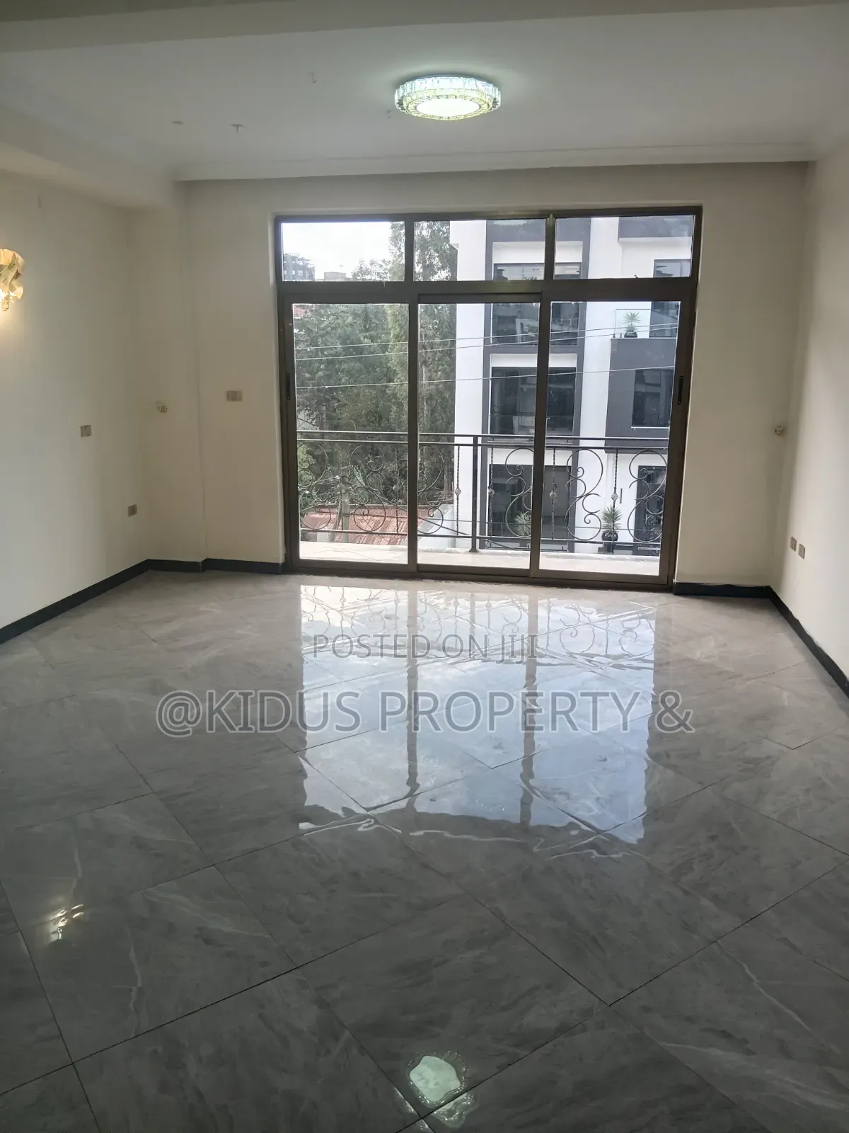 6bdrm Townhouse / Terrace in Carle Square, Nifas Silk-Lafto for rent