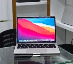 New Laptop Apple MacBook Pro 2019 16GB Intel Core i7 SSD 256GB