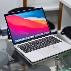 New Laptop Apple MacBook Pro 2019 16GB Intel Core i7 SSD 256GB