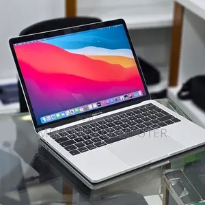 New Laptop Apple MacBook Pro 2019 16GB Intel Core i7 SSD 256GB