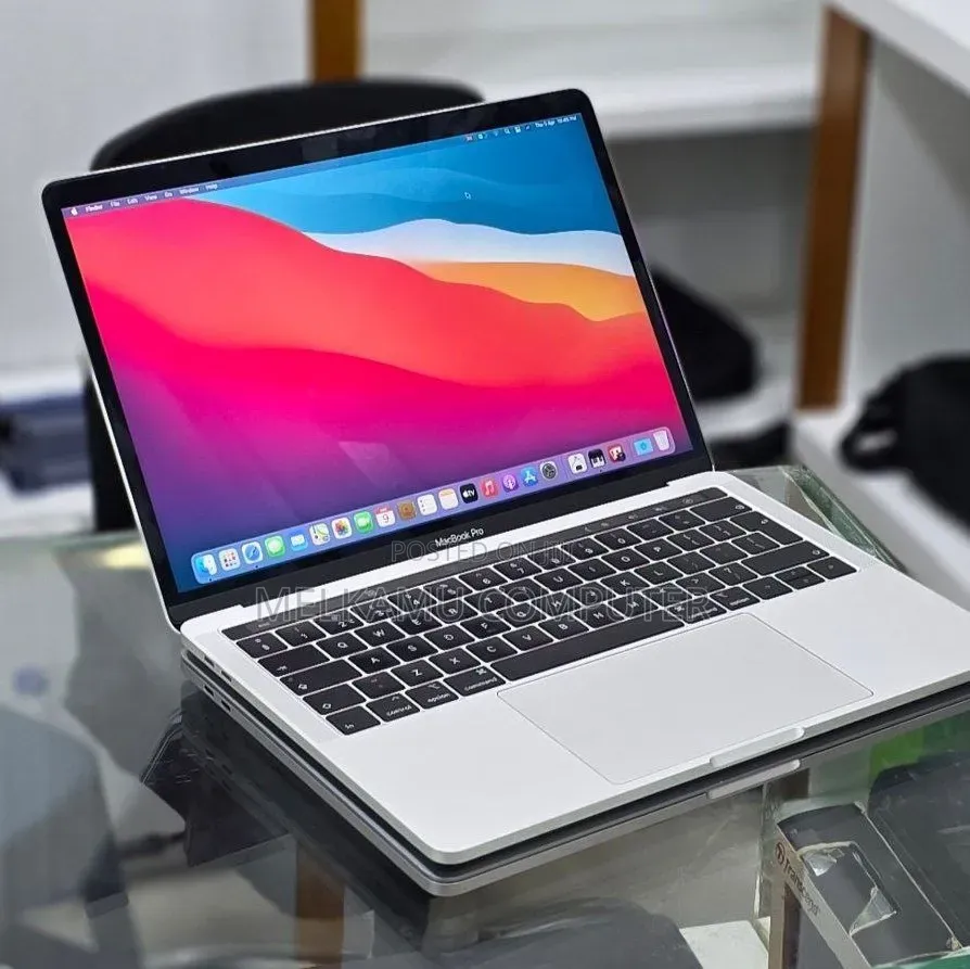 New Laptop Apple MacBook Pro 2019 16GB Intel Core i7 SSD 256GB