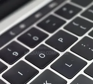 New Laptop Apple MacBook Pro 2019 16GB Intel Core i7 SSD 256GB