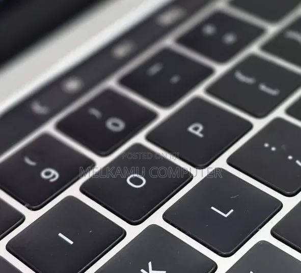 New Laptop Apple MacBook Pro 2019 16GB Intel Core i7 SSD 256GB