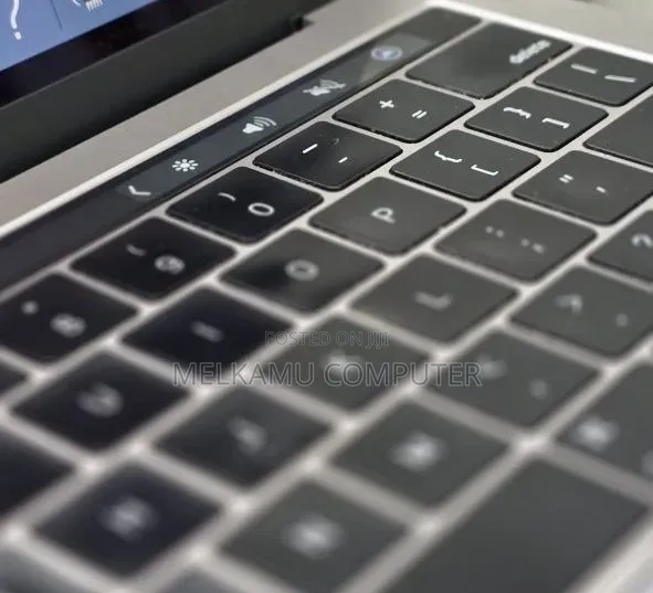 New Laptop Apple MacBook Pro 2019 16GB Intel Core i5 SSD 256GB