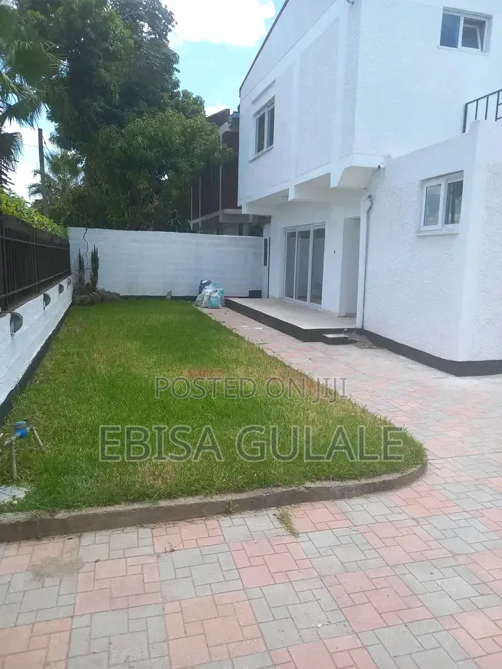 Furnished 7bdrm Farm House in Yeka for sale