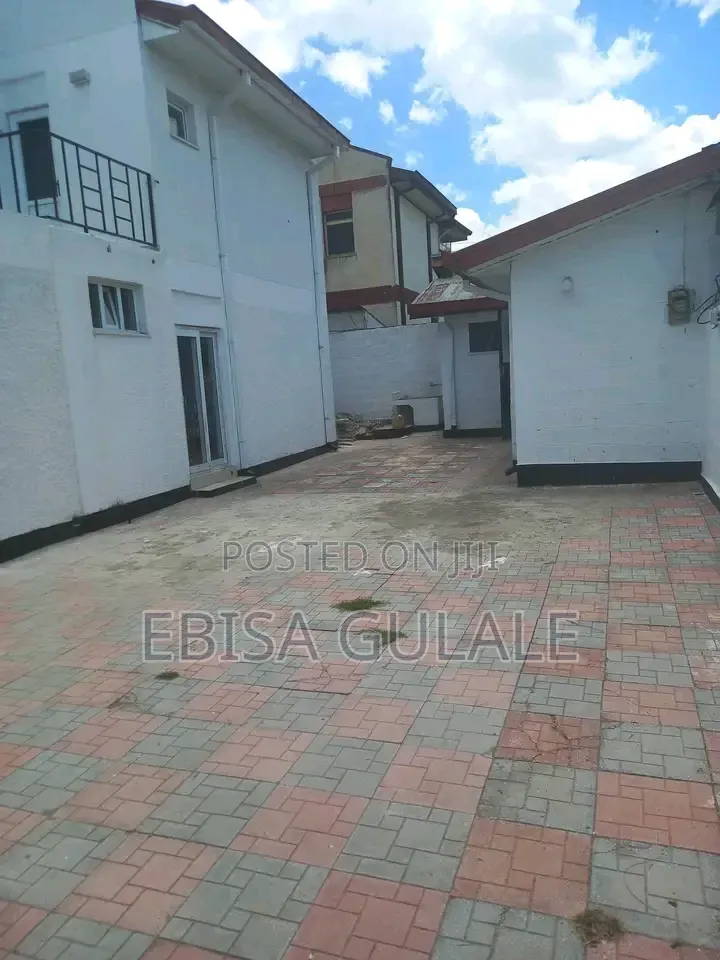 Furnished 7bdrm Farm House in Yeka for sale