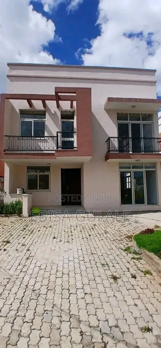 Furnished 7bdrm Farm House in Ccd Real State, Yeka for sale