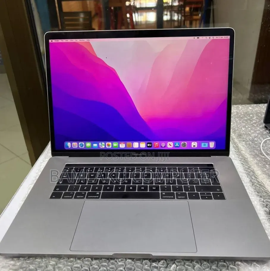 New Laptop Apple MacBook Pro 2017 16GB Intel Core i7 SSD 512GB