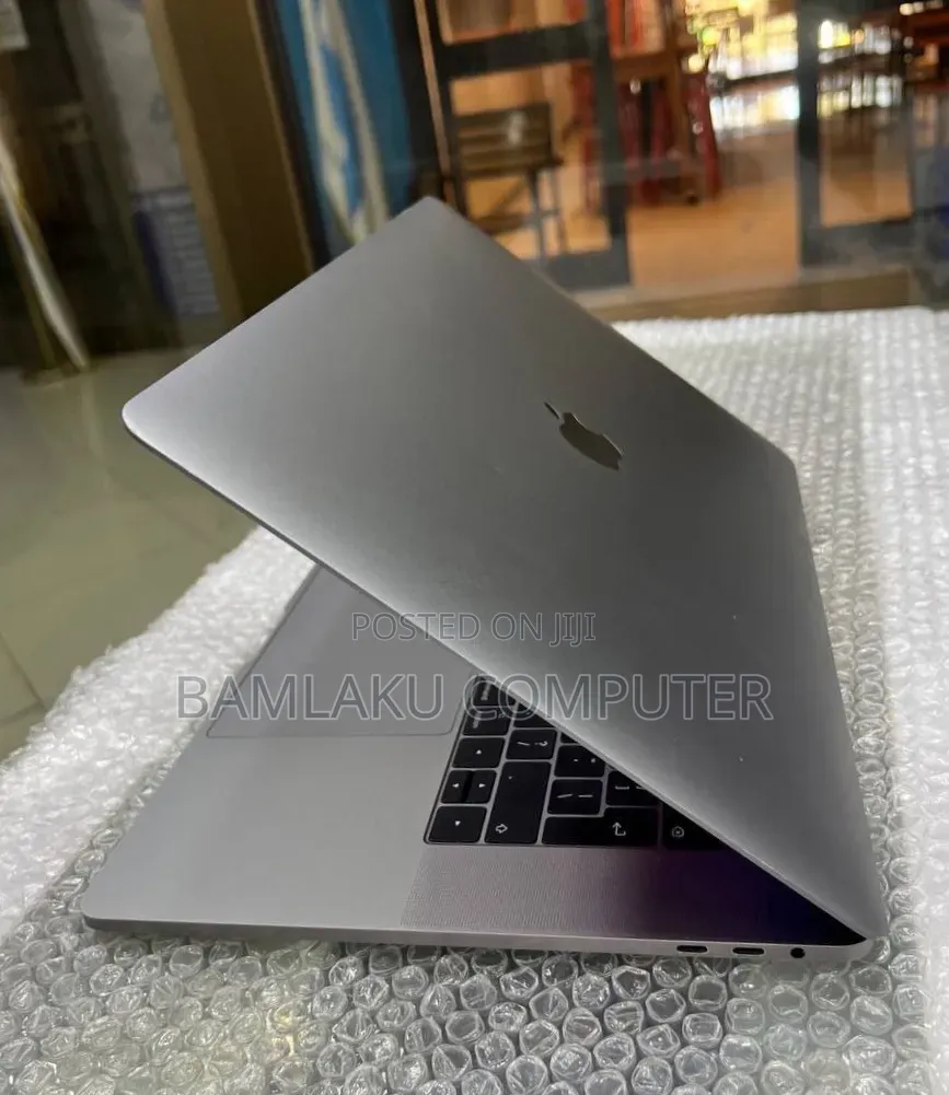 New Laptop Apple MacBook Pro 2017 16GB Intel Core i7 SSD 512GB