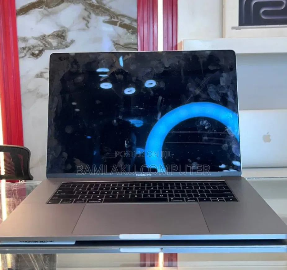 New Laptop Apple MacBook Pro 2018 16GB Intel Core i7 SSD 512GB