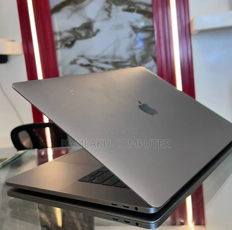 New Laptop Apple MacBook Pro 2018 16GB Intel Core i7 SSD 512GB