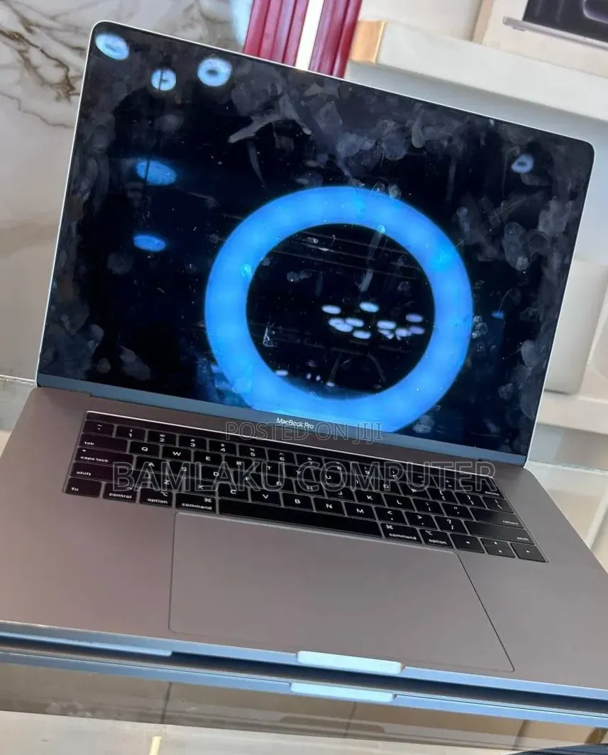 New Laptop Apple MacBook Pro 2018 16GB Intel Core i7 SSD 512GB